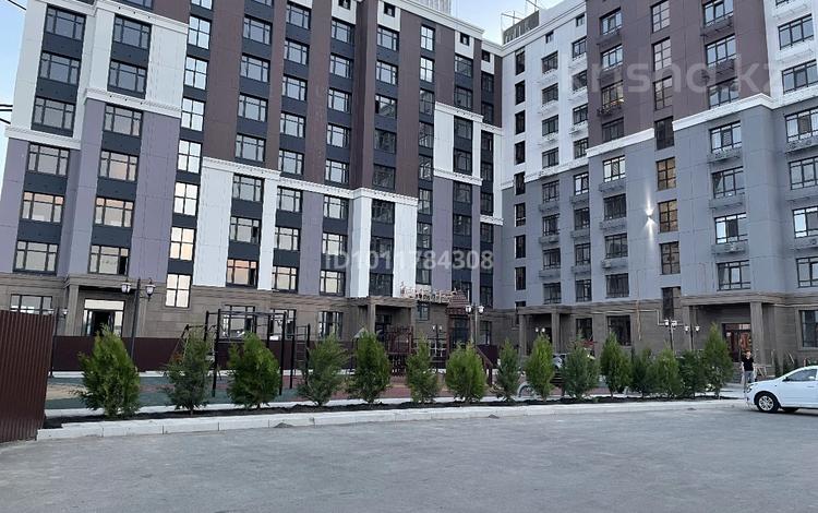 2-комнатная квартира · 105.9 м² · 2/9 этаж, ул. Курмангазы 8/2 за 46 млн ₸ в Атырау, мкр Авангард-2 — фото 2