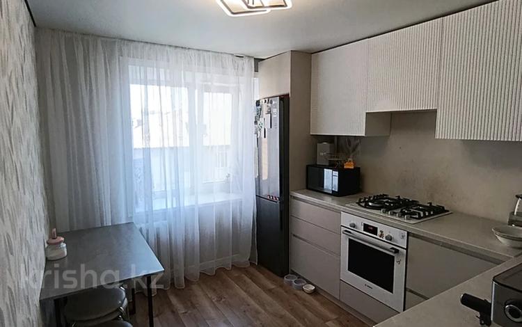 3-бөлмелі пәтер · 66.9 м² · 6/9 қабат, Курмангазы 150, бағасы: 28 млн ₸ в Уральске, мкр Школьник — фото 2