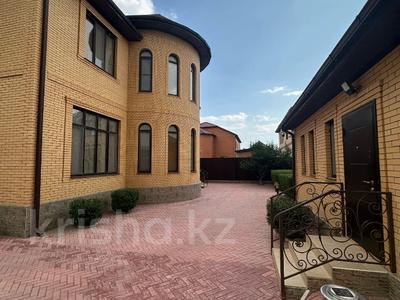 Отдельный дом · 7 комнат · 320 м², мкр Самал, Сагадат Нурмагамбетова 2 за 1.5 млн 〒 в Атырау