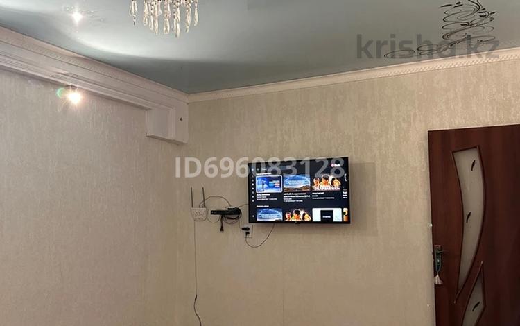 3-бөлмелі пәтер · 70 м² · 2/4 қабат, Абдразакова 47 — Қожанов мектебі,Зейнет ананың артындағы этаж, бағасы: 15 млн ₸ в Арыси — фото 2