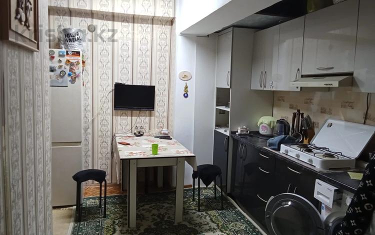 2-комнатная квартира, 38 м², 1/3 этаж, сейфулина 232