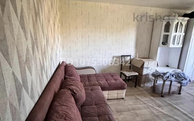 2-бөлмелі пәтер · 45 м² · 5/5 қабат, 16-шағынаудан 43, бағасы: 10 млн ₸ в Караганде, Алихана Бокейханова р-н — фото 2