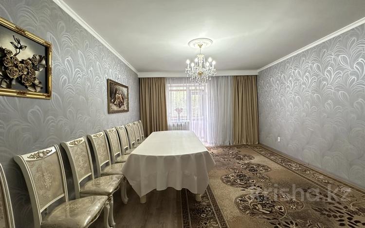 3-комнатная квартира · 89.7 м² · 1/3 этаж, мкр Михайловка , 83 квартал за 31 млн ₸ в Караганде, Казыбек би р-н — фото 2