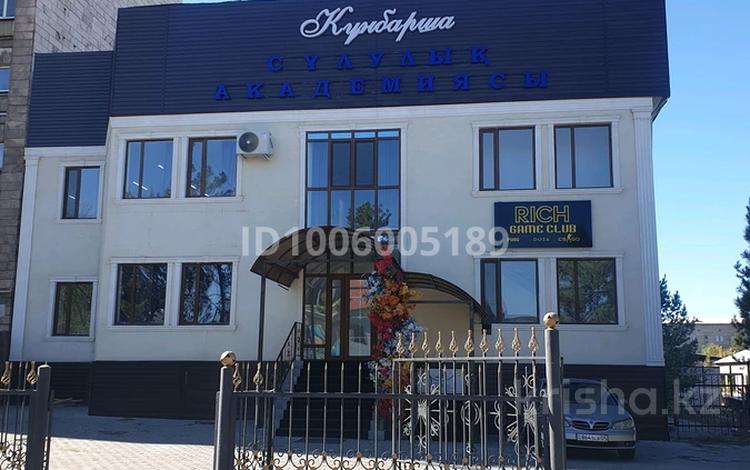Свободное назначение, офисы, магазины и бутики, салоны красоты, медцентры и аптеки, образование, развлечения, конференц-залы, кабинеты и рабочие места · 600 м² за 2 млн 〒 в Талдыкоргане, мкр Жастар — фото 2