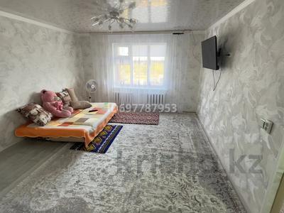 3-комнатная квартира · 60 м² · 4/5 этаж, Бауыржан Момышулы 11 за 10 000 〒 в Эмбе