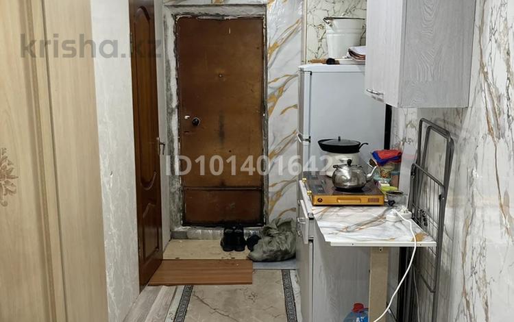 1-бөлмелі пәтер · 18 м² · 1/5 қабат, Хамида Чурина 119 — Назарбаева Абая, бағасы: 5.3 млн ₸ в Уральске, мкр Школьник — фото 2