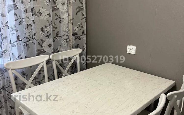 1-комнатная квартира · 34 м² · 3/5 этаж, мкр 4 — Абулхаирхана за 11 000 ₸ в Уральске — фото 2
