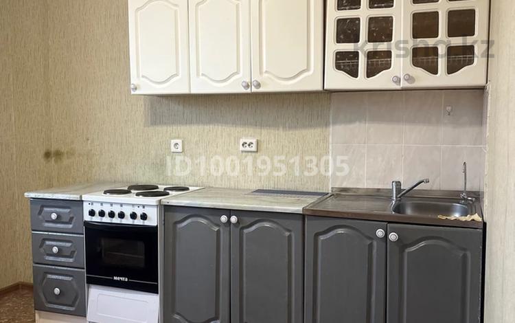 1-комнатная квартира · 49 м² · 1/9 этаж, Хиуаз Доспанова 32 — Возле школы номер 2 за 85 000 〒 в Аксу — фото 2