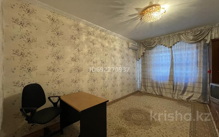 1-бөлмелі пәтер, 48 м², 7/16 қабат, мкр. Алмагуль 18, бағасы: 16.5 млн 〒 в Атырау, мкр. Алмагуль — фото 2