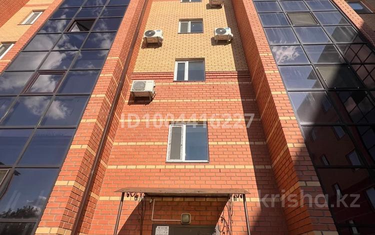2-бөлмелі пәтер · 59.2 м² · 4/5 қабат, Сакена Сейфуллина 10, бағасы: 32 млн ₸ в Караганде, Казыбек би р-н — фото 2