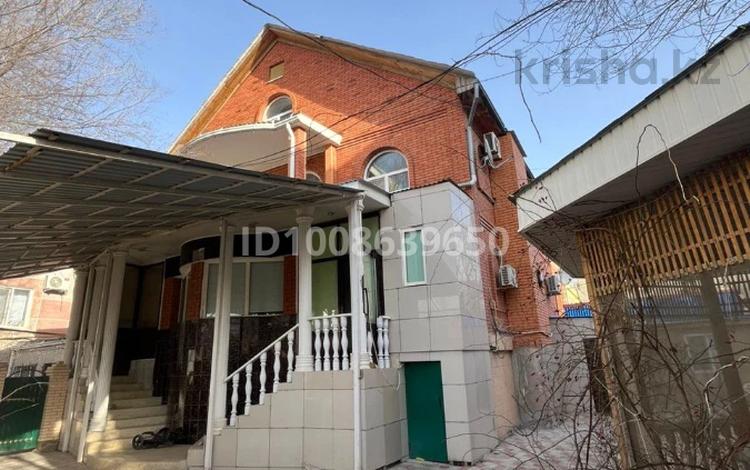 Отдельный дом · 7 комнат · 750 м² · 4 сот., улица Алмалы 4 — проспект Азаттык за 120 млн ₸ в Атырау — фото 24