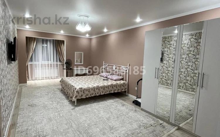 2-бөлмелі пәтер, 71.5 м², 7/10 қабат, мкр Аксай-1А, Райымбека 524, бағасы: 37.5 млн 〒 в Алматы, Ауэзовский р-н — фото 2