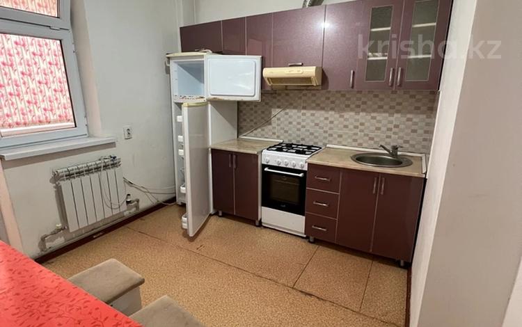 3-комнатная квартира, 78 м², 1/7 этаж помесячно, Тулеметова 69/14 за 150 000 〒 в Шымкенте — фото 12