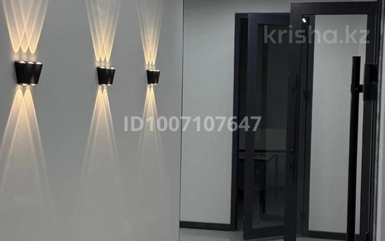 Свободное назначение, магазины и бутики, салоны красоты, медцентры и аптеки, образование, конференц-залы, кабинеты и рабочие места, студии · 25 м² за 220 000 〒 в Шымкенте, Каратауский р-н — фото 2