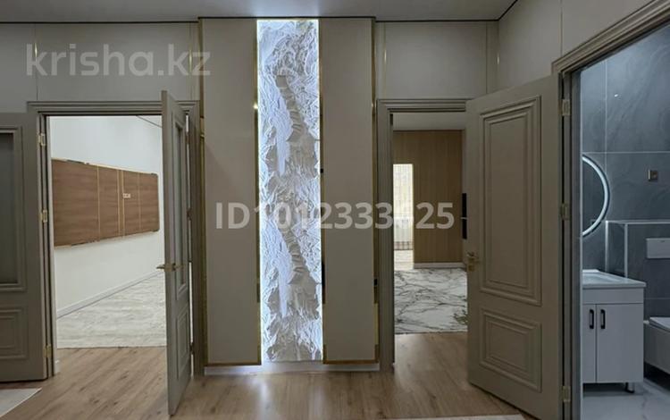 3-бөлмелі пәтер · 95 м² · 11/13 қабат, 17-й мкр, 16 микрорайон 84, бағасы: 36.5 млн ₸ в Актау — фото 2