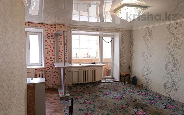 3-комнатная квартира, 57 м², 2/5 этаж, 1 микрорайон 2 за 6.9 млн 〒 в Лисаковске — фото 2