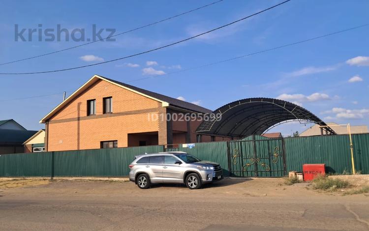 Дом · 5 комнат · 250 м², Амангелди иманова 64 — 92 квартал за 120 000 〒 в Жезказгане — фото 2