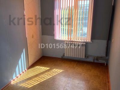 3-комнатная квартира · 67 м² · 4/5 этаж, мкр Верхний Отырар 60 — Турар Рыскулова Напротив школы МВД за 200 000 ₸ в Шымкенте, Туран р-н