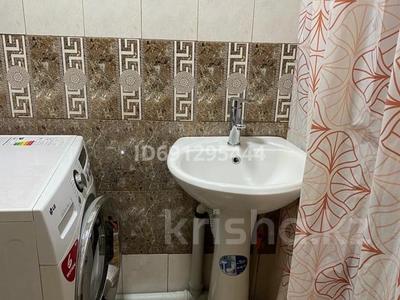 Отдельный дом · 2 комнаты · 90 м², мкр Самал-2, Самал-2 Малхарова 56 — Казиева за 130 000 〒 в Шымкенте, Абайский р-н