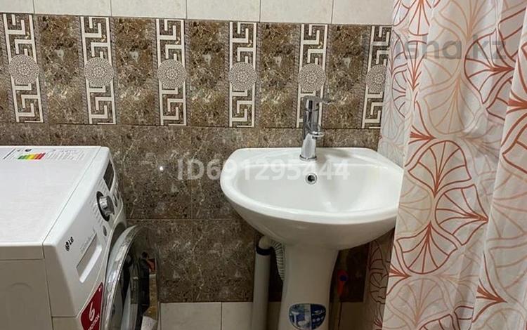 Отдельный дом · 2 комнаты · 90 м² · 8 сот., мкр Самал-2, Самал-2 Малхарова 56 — Казиева за 130 000 ₸ в Шымкенте, Абайский р-н — фото 3