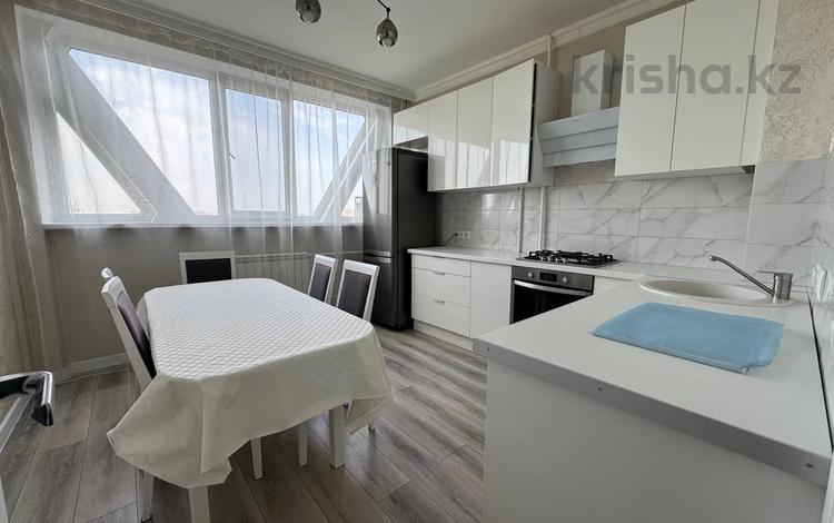 2-комнатная квартира, 60 м², 7/9 этаж помесячно, мкр Аксай-1 5 — Толе би