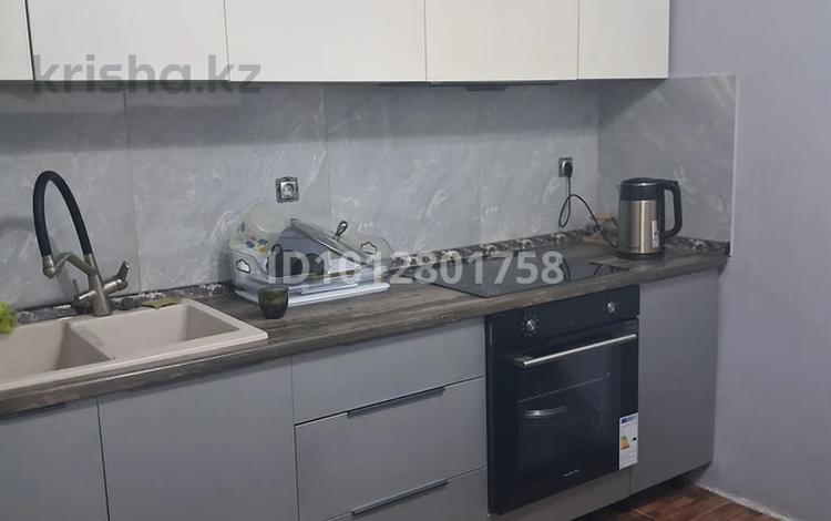 2-бөлмелі пәтер · 55 м² · 7/12 қабат, мкр Аксай-1 — Толе би угл Момышұлы, бағасы: 280 000 ₸ в Алматы, Ауэзовский р-н — фото 2