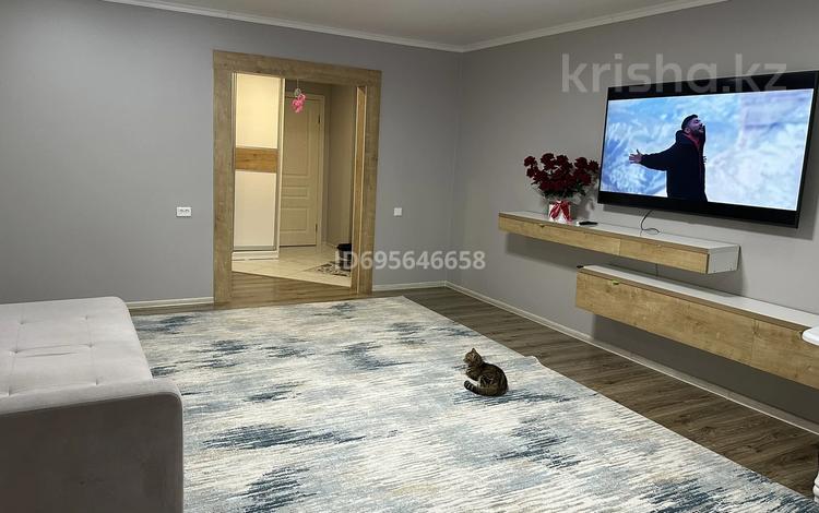 4-бөлмелі пәтер · 90 м² · 1/5 қабат, Жумабаева 21 — Цум,Площадь Абая, мечеть татарская, бағасы: 50 млн ₸ в Семее — фото 9