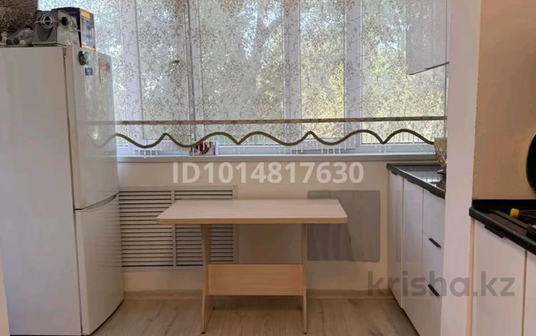 2-бөлмелі пәтер · 74 м² · 2/5 қабат, Ақмешіт 9, бағасы: 16 млн ₸ в  — фото 2