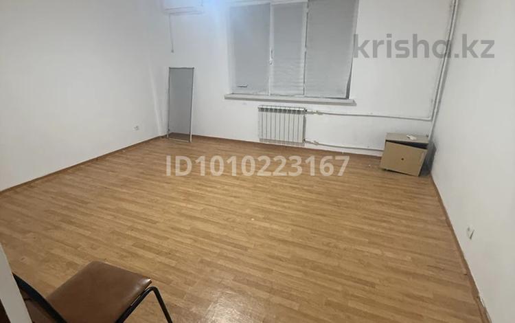 2-бөлмелі пәтер · 62 м² · 4/5 қабат, Центральный ш/а., С датова 25, бағасы: 140 000 ₸ в Атырау, мкр Центральный — фото 2