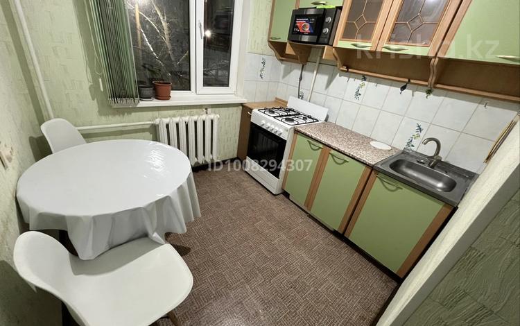 3-комнатная квартира · 63.3 м² · 2/5 этаж, Ларина 4 — Сырым Датова и Жамбыла за 160 000 ₸ в Уральске — фото 2