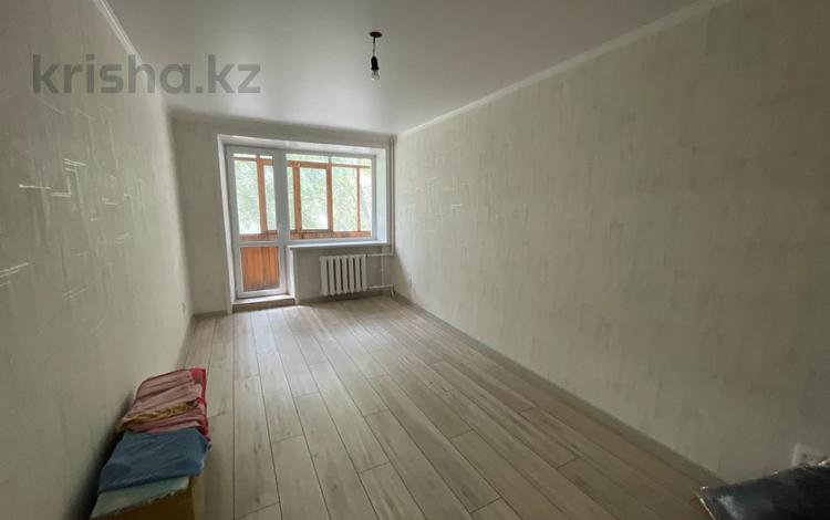 1-комнатная квартира, 30 м², 3/5 этаж, Абая 45 за 8 млн 〒 в Темиртау — фото 2