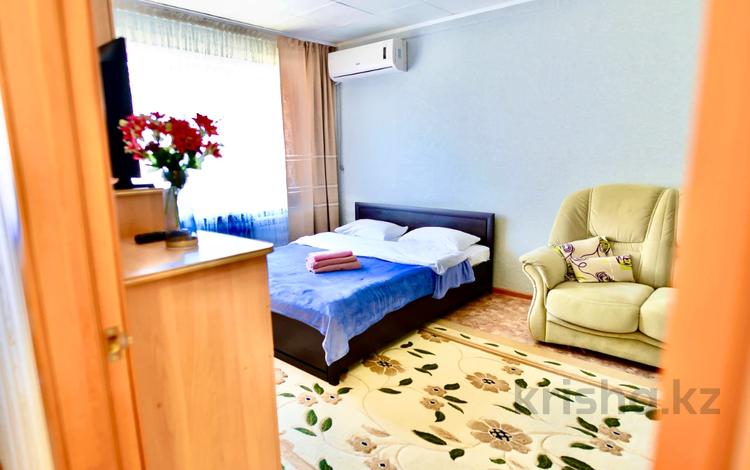 1-комнатная квартира, 35 м², 1/5 этаж посуточно, Лермонтова 62 за 9 000 〒 в Павлодаре — фото 4