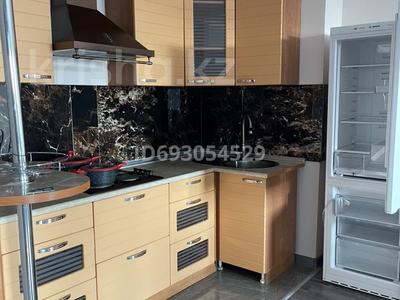 1-комнатная квартира, 50 м², 4/15 этаж помесячно, Райымбека 210 за 260 000 〒 в Алматы, Алмалинский р-н