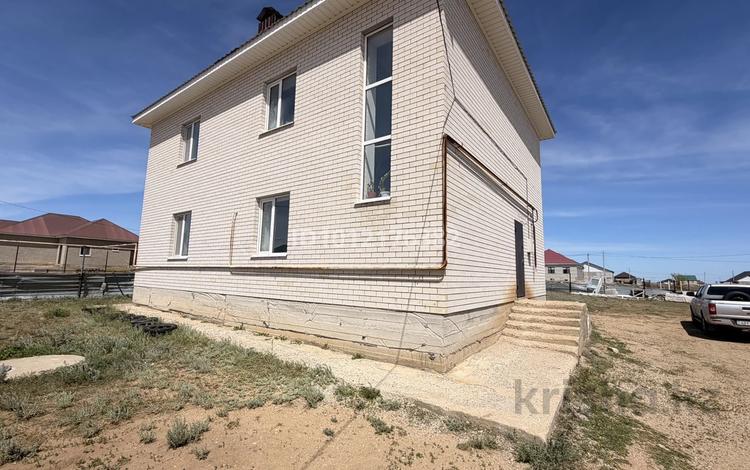 Жеке үй · 4 бөлме · 200 м² · 10 жүзд., Мустафы озтюк 485, бағасы: 22 млн ₸ в Актобе, жилой массив Бауырластар-5 — фото 2