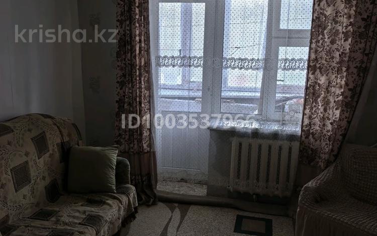 1 комната · 30 м² · 2/5 этаж, Гагарина 113/3 — Ружейникова за 6 000 ₸ в Уральске — фото 2