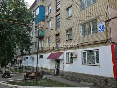 2-комнатная квартира, 42 м², 3/5 этаж, Молдашева за 9.5 млн 〒 в Уральске