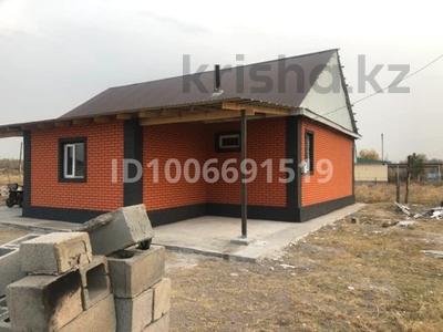Отдельный дом · 3 комнаты · 160 м² · 10 сот., Әжібай батыр за 16 млн 〒 в Шелек