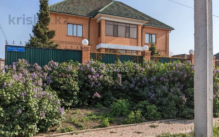 Отдельный дом · 10 комнат · 535 м² · 18 сот., Центр за 335 млн 〒 в Кокшетау — фото 14