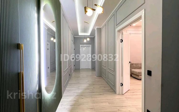 3-комнатная квартира, 90 м², 2/8 этаж, Мәңгілік Ел 42а за 52 млн 〒 в Астане, Есильский р-н — фото 2