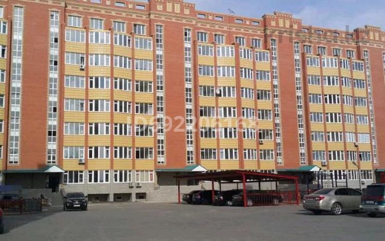 2-комнатная квартира, 100 м², 2/8 этаж, Санкибай батыра 40/1 — проспект А.Молдагуловой за 38 млн 〒 в Актобе — фото 2