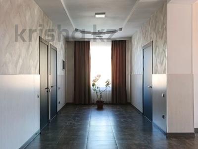 Отдельный дом · 7 комнат · 487 м² · 10 сот., 2-я улица 25 за 125 млн ₸ в Караганде, Казыбек би р-н