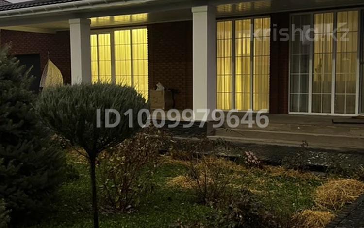 Отдельный дом · 6 комнат · 338 м² · 10 сот., Сарбаз за 174 млн 〒 в Актобе, СК Сарбаз — фото 5