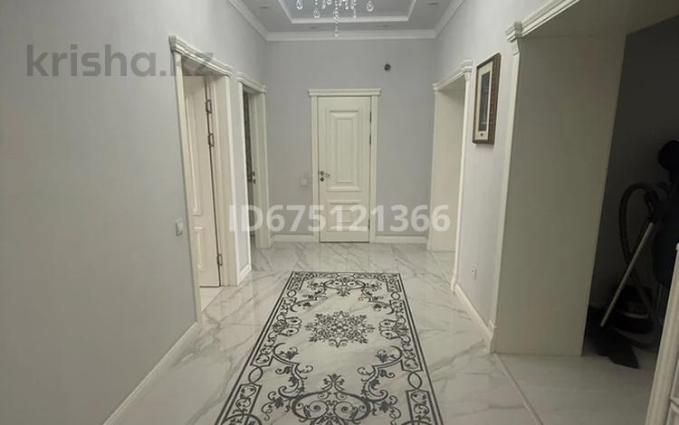 4-бөлмелі пәтер · 135 м² · 4/9 қабат, мкр. Алтын орда, Газиза Жубанова 146/3 — Газиза Жубанова и Санкибая, бағасы: 75 млн ₸ в Актобе — фото 3