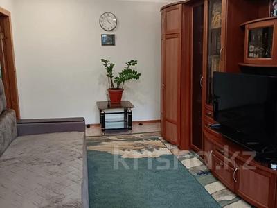 3-комнатная квартира · 59.9 м² · 1/5 этаж, Бауржан Момышулы 96 за 13.5 млн 〒 в Экибастузе