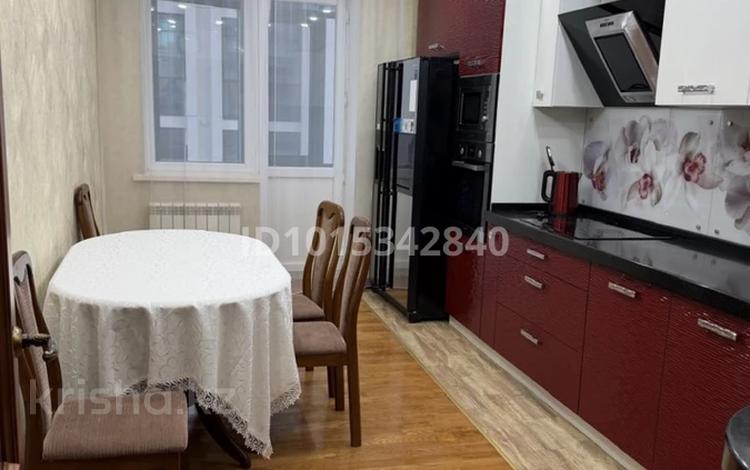 3-комнатная квартира · 94 м² · 8/20 этаж, Сарайшык 7/2 за 400 000 ₸ в Астане, Есильский р-н — фото 2