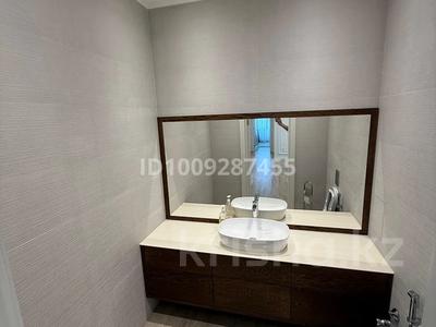 4-комнатная квартира · 152 м² · 11/18 этаж, Кайым Мухамедханов 1, 1/1, 1/2 за 1.5 млн 〒 в Астане, Нура р-н