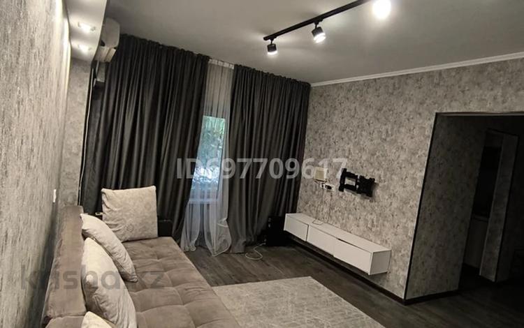 2-комнатная квартира, 47 м², 1/4 этаж помесячно, мкр Алтай-1 24 — Майлина