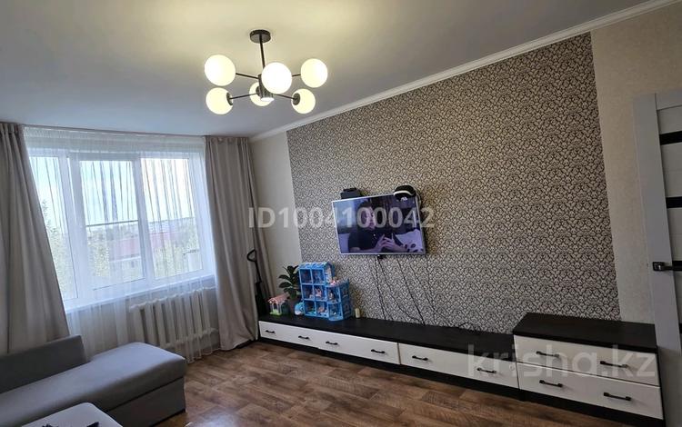 2-комнатная квартира · 52.2 м² · 8/9 этаж, 4мкр 9 — Напротив Спортик,Мир цветов за 19.5 млн 〒 в Аксае — фото 2