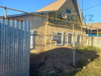 Отдельный дом · 4 комнаты · 69 м² · 6 сот., мкр Мясокомбинат, Артыгалиева 93 — 13 школы за 15 млн 〒 в Уральске