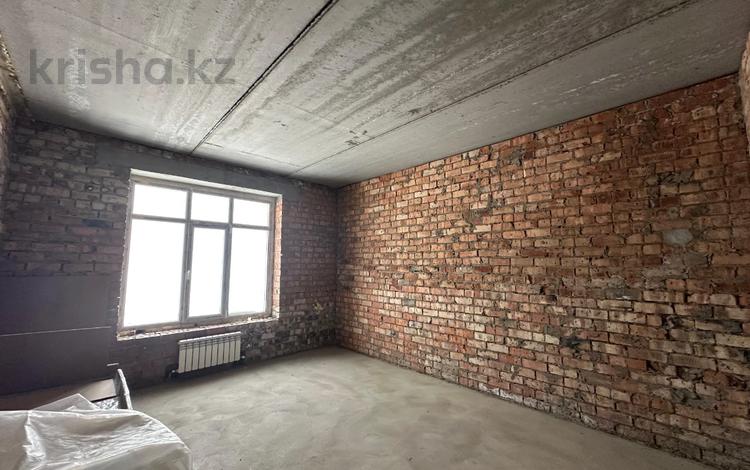 4-комнатная квартира · 140 м² · 2/5 этаж, Есенберлина 43/1 за 72 млн ₸ в Усть-Каменогорске — фото 6